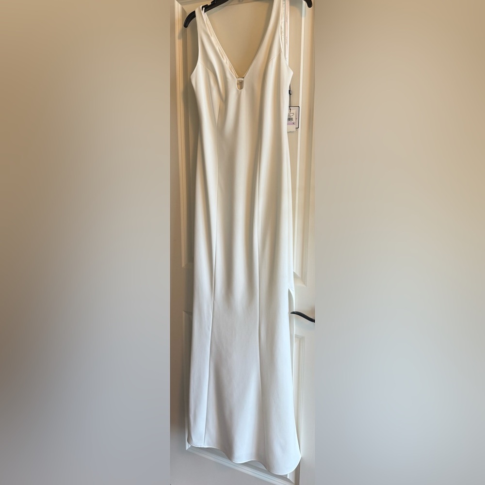 Laundry by Shelli Segal Marshmallow Gown – Size 6 – NWT